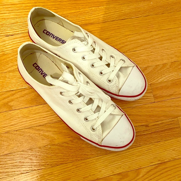 White converse - Picture 1 of 1